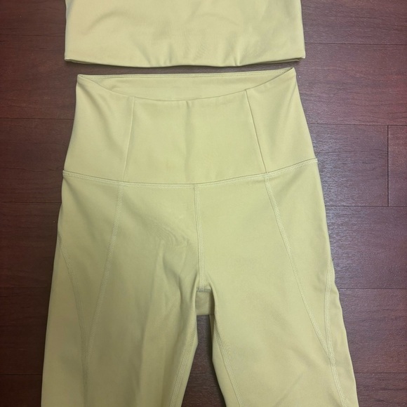 Girlfriend Collective Lime Workout Set - Picture 8 of 16